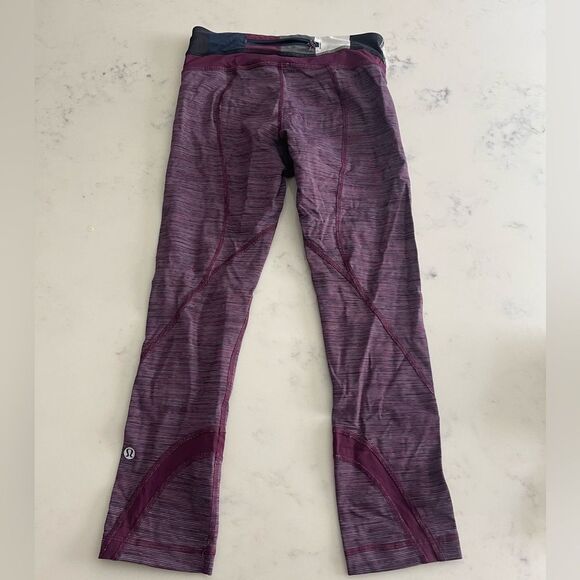 Lululemon Run Inspire Crop II Size 2 Plum Striped - Picture 3 of 4